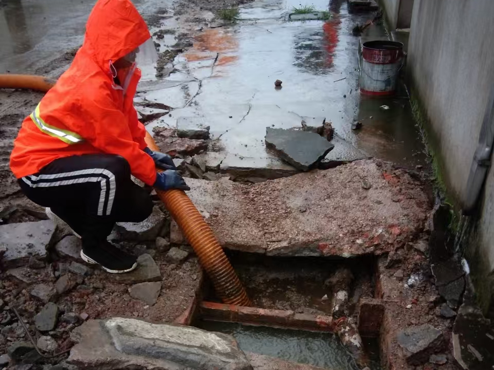 北海专业清理污水池 炜誉市政以规范流程守护城市 “肠道”