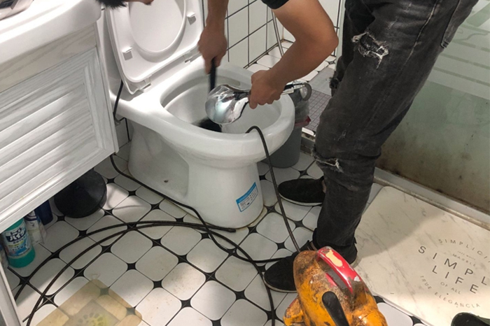 北海马桶堵塞自己疏通还是找师傅?专业上门服务让你省时更省心